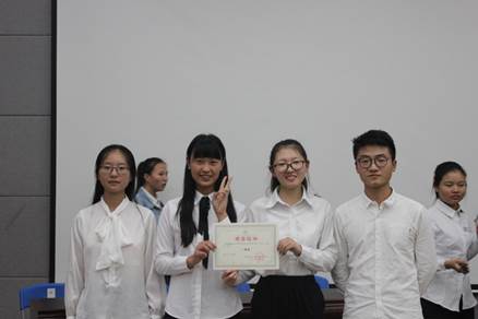 说明: C:\Users\admin\Desktop\bv伟德国际1946第十五届“新生杯”辩论赛总决赛圆满结束\IMG_9364.JPG